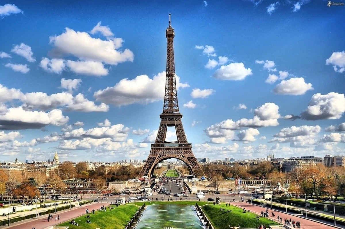 9 πράγματα που πρέπει να κάνεις στο Παρίσι