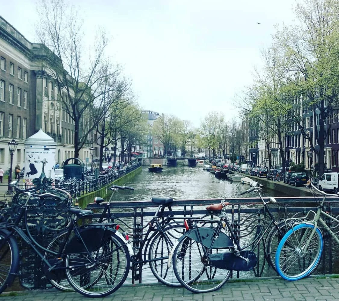 Εξερευνώντας το Άμστερνταμ με ποδήλατο