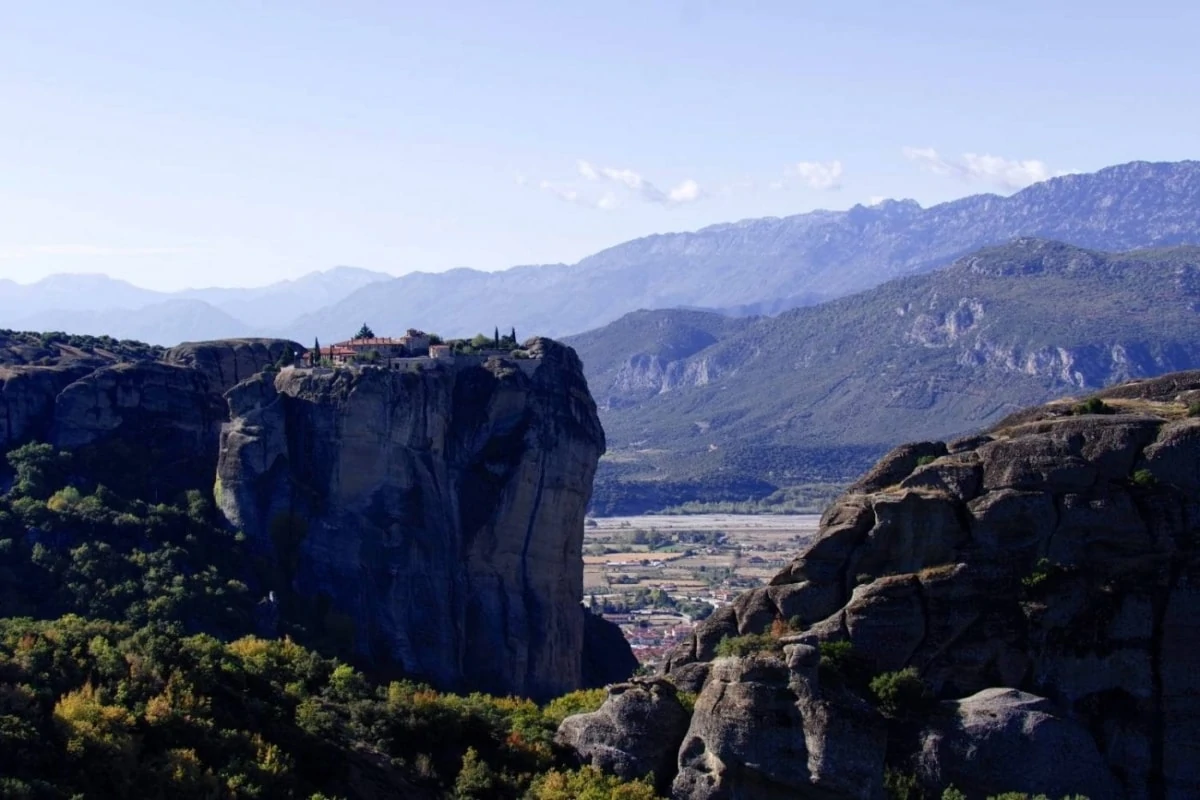 Καστράκι: Το χωριό που βρίσκεται κάτω από τους βράχους των Μετεώρων