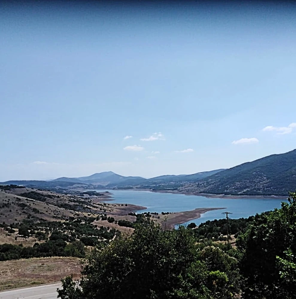 Λίμνη Σμοκόβου: Η “άγνωστη” τεχνητή λίμνη της Καρδίτσας