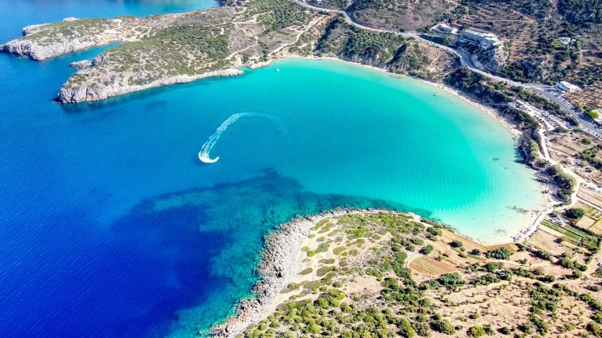 Κρήτη: Στην εξωτική παραλία Βούλισμα θα κολυμπήσεις σε διάφανα νερά