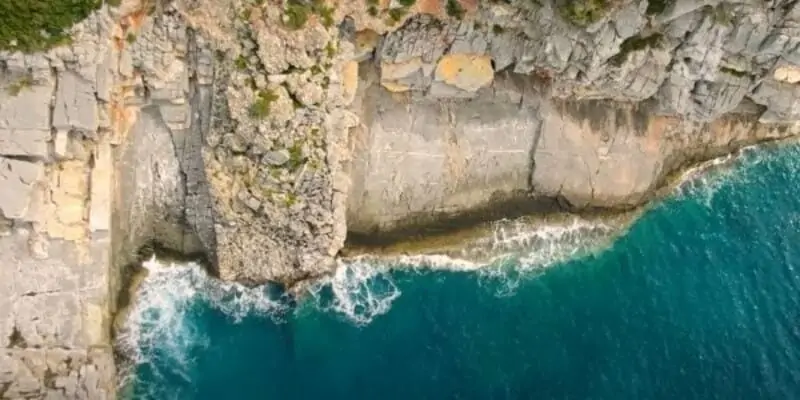 Η πιο άγρια παραλία της Ελλάδας είναι στη Μάνη (video)